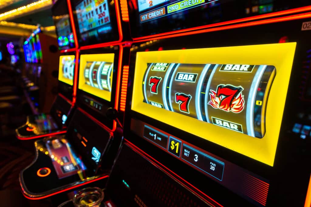 Ang mga modernong slot machine ay mas simple. Ang ilang mga casino ay hindi nagbibigay ng mga token kundi isang debit card o magnetic card.